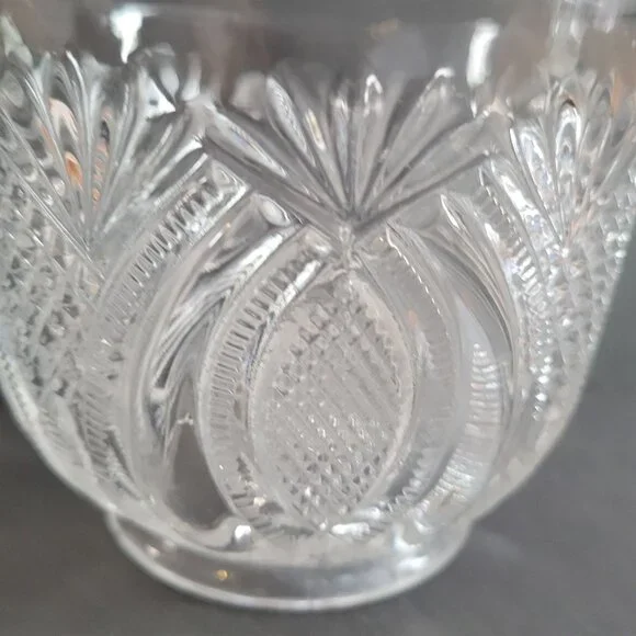 Vintage Clear Glass Bowl With Intricate Cut Design 7" Diameter 4.5" Height Home - Picture 3 of 8